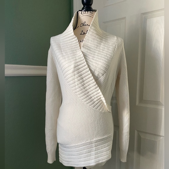 🤍 BEBE WRAP FRONT CREAM SWEATER 🤍 - Picture 1 of 6
